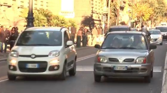 Cel mai căutat român! Are 30 de ani şi un bolid de lux 