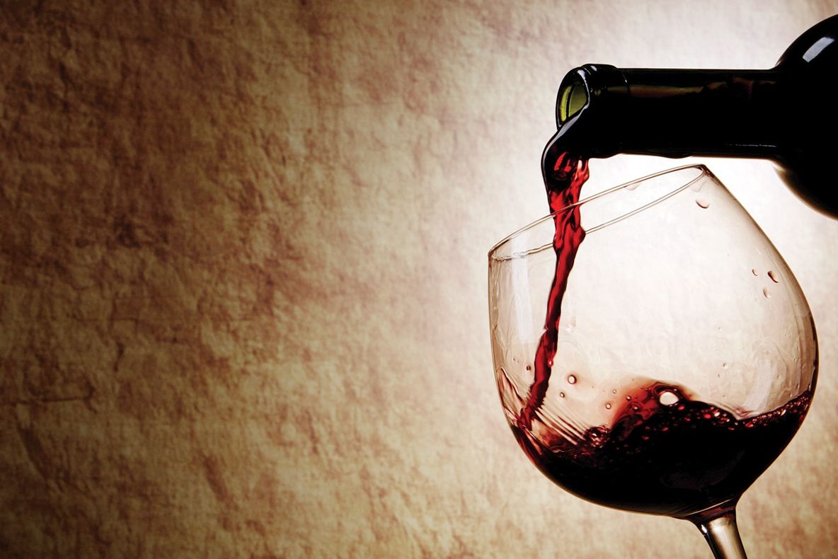 Cum să deschizi o sticlă de vin fără tirbuşon. Cea mai elegantă metodă