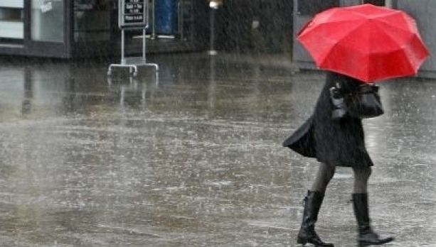 Vremea se răcește și revin ploile. Ce temperaturi vor fi luni și marți  