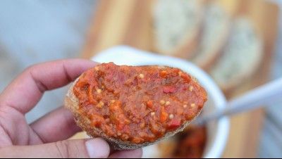 Aşa se face cea mai bună zacuscă de vinete. Reţeta secretă a unui cunoscut bucătar