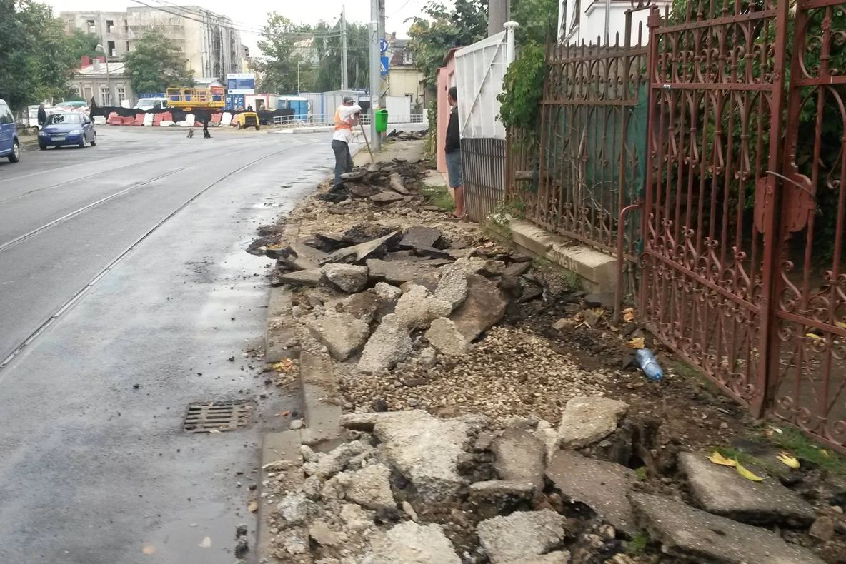Spărgeau betonul din fața casei, când ceva groaznic s-a întâmplat. Toți muncitorii au rămas șocați