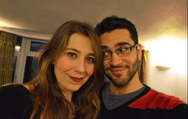 Sunt căsătoriți de 2 ani, dar trăiesc în țări diferite. Motivul care îi ține despărțiți e incredibil