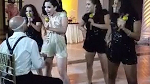 Cel mai sexy dans de nuntă. Mirele a rămas cu gura căscată