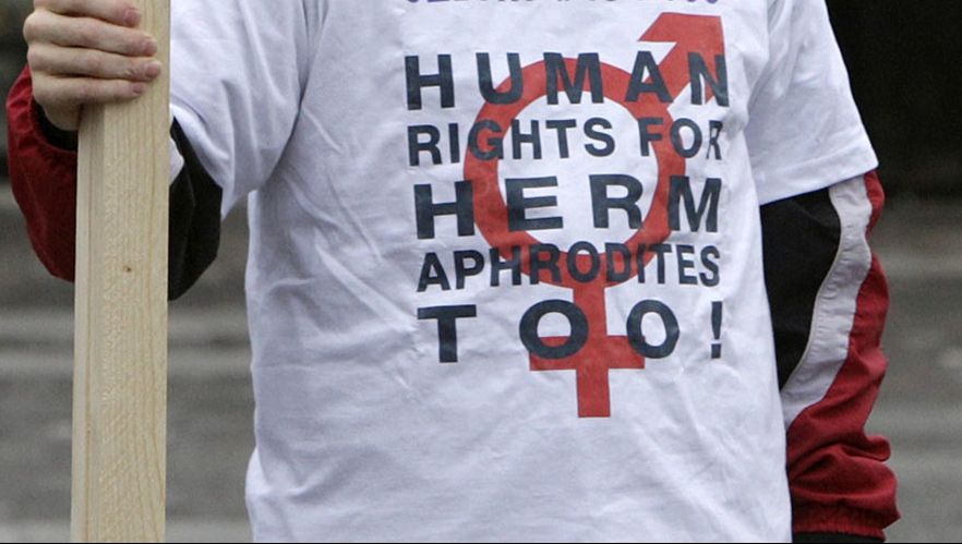 Nu e nici bărbat, dar nici femeie. Prima persoană de gen neutru recunoscută oficial de Franța