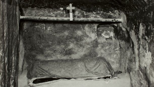 Restaura o clădire veche, când a găsit un mesaj vechi de 100 de ani. L-a citit și s-a cutremurat 