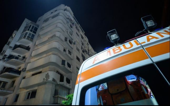 Bărbatul care vrut să se arunce de pe un bloc din București, împreună cu copiii săi, a fost reținut