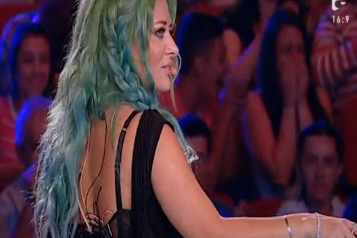 Accident şocant la Factorul X: Un concurent s-a prăbuşit pe scenă