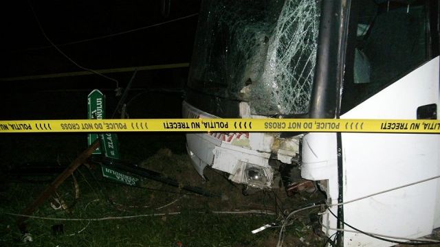 Accident de autocar grav în Caransebeş: 26 de oameni au fost răniţi