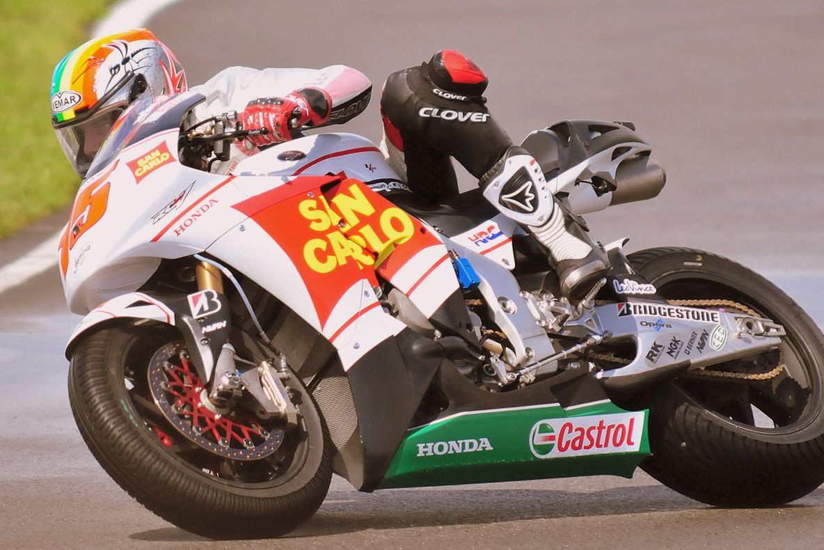 Motociclistul Alex de Angelis a fost plasat în comă artificială