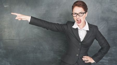 Ce au găsit bărbaţii care modernizau o şcoală în spatele tablei din clasă. Erau acolo de 100 de ani