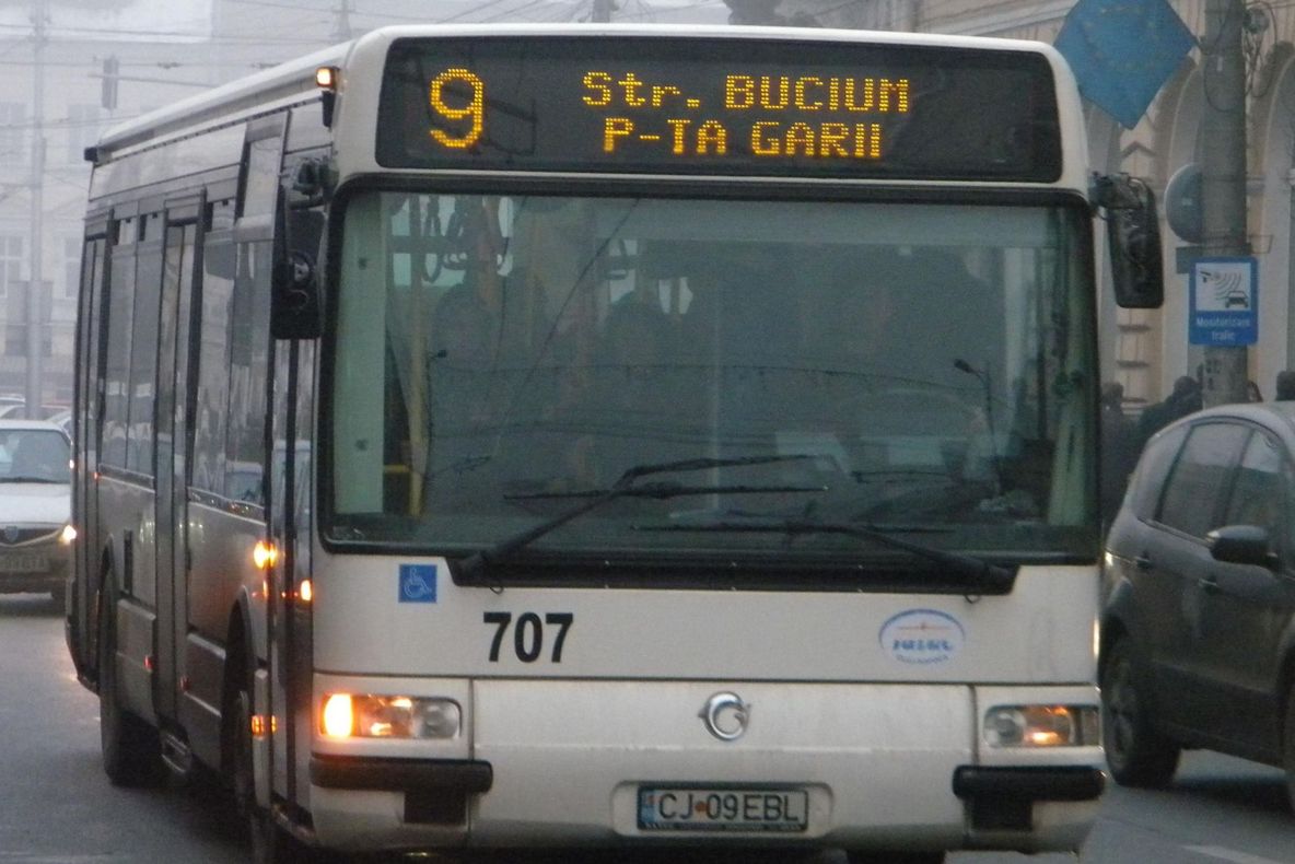 Ce a păţit un clujean, după ce a furat portofelul unei femei, în autobuz. Nu se aştepta la asta