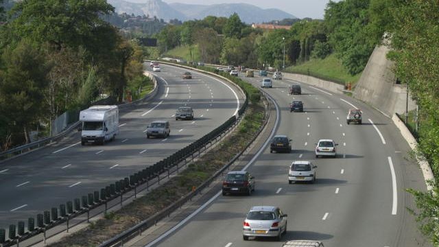 Au condus pe contrasens pe autostradă, 25 de kilometri. Ce a arătat testul de alcoolemie