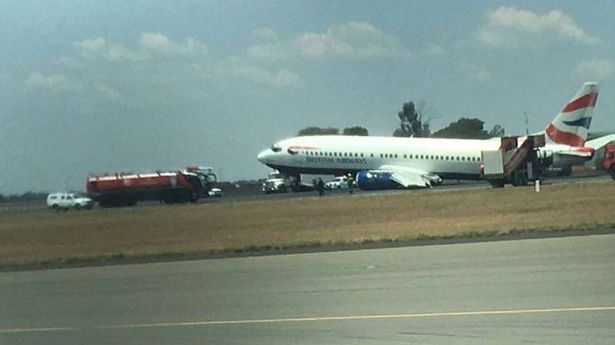 Accident aviatic. O aeronavă cu 100 de persoane la bord a luat foc şi s-a rupt la aterizare