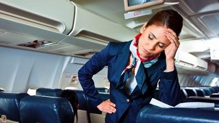 Secretele murdare ale meseriei, dezvăluite de însoţitorii de bord