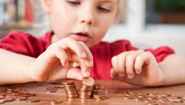 Câţi bani a plătit Marea Britanie, în ultimii 5 ani, pentru alocaţiile copiiilor imigranţilor români