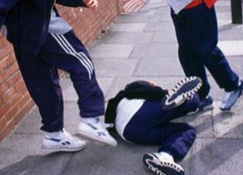 Bătaie într-un liceu din Paşcani, după o postare pe Facebook