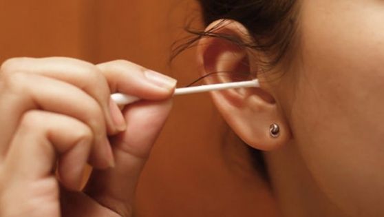 Pericolul folosirii beţişoarelor de urechi. Iată ce conţin! Nu o să le mai foloseşti niciodată