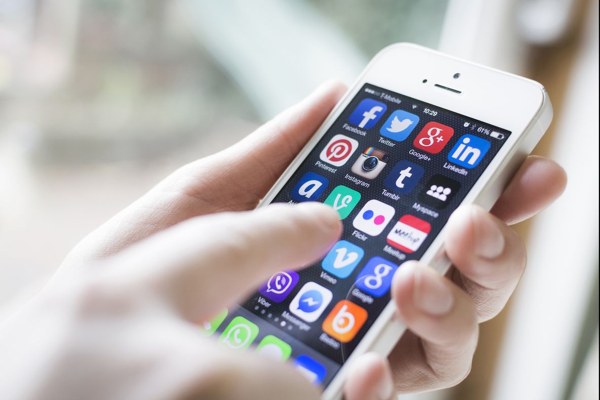 Avertismentul șocant al SRI pentru posesorii de smartphone-uri