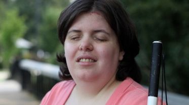 Motivul bizar pentru care o femeie şi-a provocat singură orbirea. Ce şi-a turnat în ochi