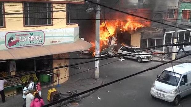 Avion de mici dimensiuni, prăbuşit peste o patiserie din Bogota. Cinci morţi şi şapte răniţi