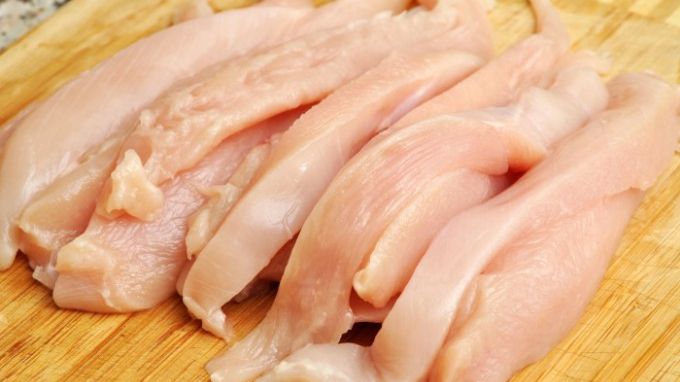 Ce greșeli faci când dezgheți carnea de pui