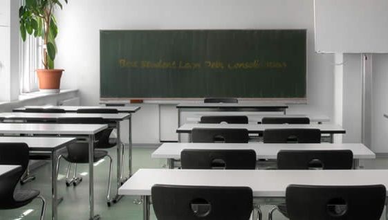 A devenit "viral" pe Facebook. Cum s-a îmbrăcat la şcoală o profesoară de biologie. "Superbă idee"