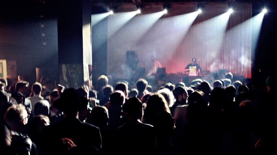 Balurile din licee, interzise. Decizia, luată de Inspectoratul Școlar în urma tragediei din Colectiv