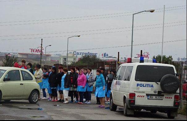 Ameninţare cu bombă lângă o benzinărie din Constanţa. O fabrică de confecții, evacuată