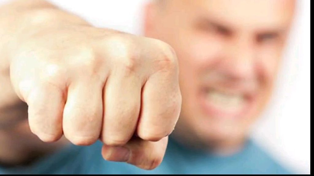 Și-a omorât în bătaie fiica de 7 ani, cu un furtun. Motivul evocat de tată i-a îngrozit pe polițiști