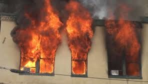 Imagini de groază! Și-a dat foc la apartament, din greșeală. Totul a fost filmat