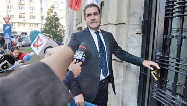 Executorul care a mers la Ministerul Sănătăţii să pună sechestru, plasat în arest la domiciliu