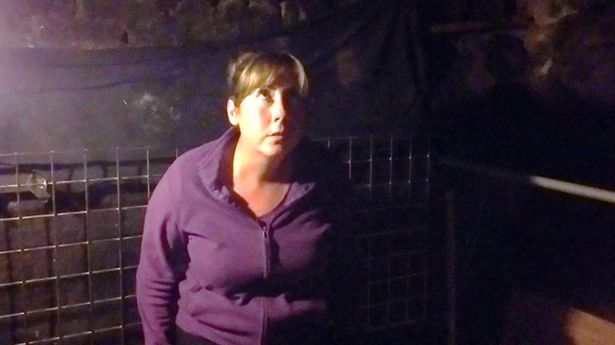 A auzit zgomote ciudate într-o cameră şi a mers să verifice locul. A încremenit când a deschis uşa