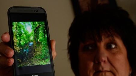 A făcut o poză într-o pădure, dar ce a apărut în imagine a terifiat-o. "Se vede foarte clar"