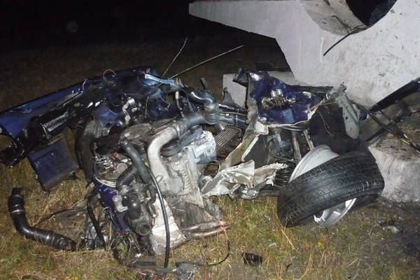 Accident cumplit: trei tinere și-au pierdut viața. Mașina e un morman de fiare