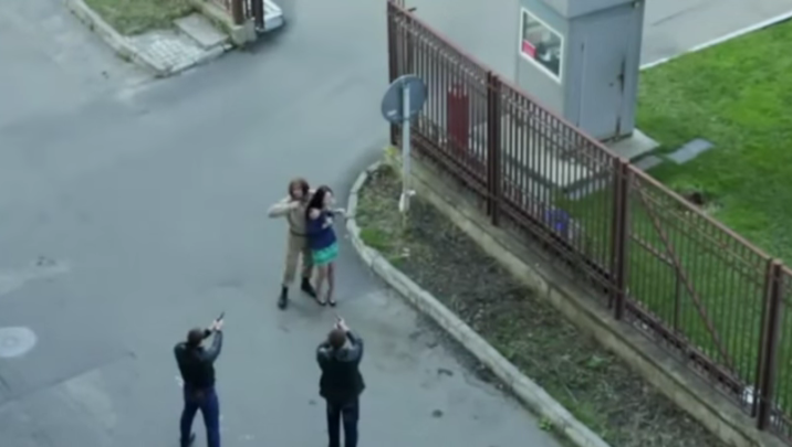 Gestul său a ajuns "viral" pe Facebook. Ce le-a făcut un bărbat actorilor în timpul unor filmări