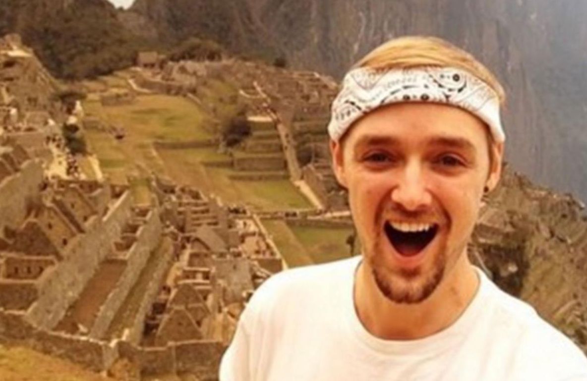 S-a îmbătat crunt și a adormit. Când s-a trezit a realizat ce a făcut. Nu a mai putut să dea înapoi