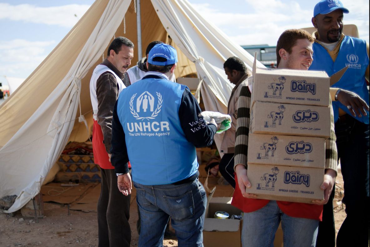 Agenția pentru refugiați a ONU estimează câți imigranți vor traversa Mediterana spre Europa în 2 ani