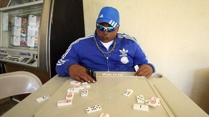 Credeau că văd un bărbat care joacă domino. S-au uitat mai atent la el și au avut un șoc