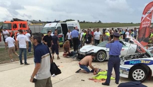 Peste 25 de persoane, rănite în timpul unui show auto. "Maşina a început să derapeze fără control"