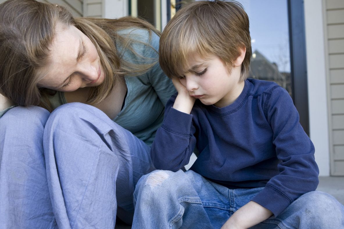 Un băieţel a fugit la mama lui şi i-a cerut câţiva bănuţi. Ce a făcut femeia?