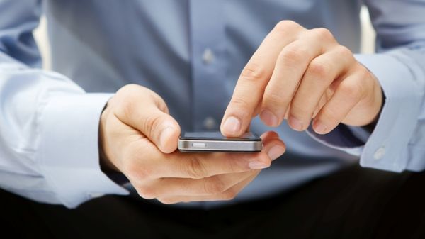 Statistică uluitoare: de câte ori pe zi îşi verifică românii telefonul