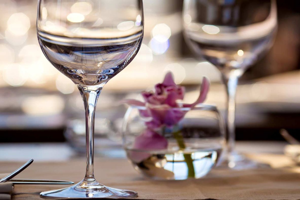 A comandat peşte la cină, dar acesta a început să se mişte în farfurie. Reacţia sa e incredibilă