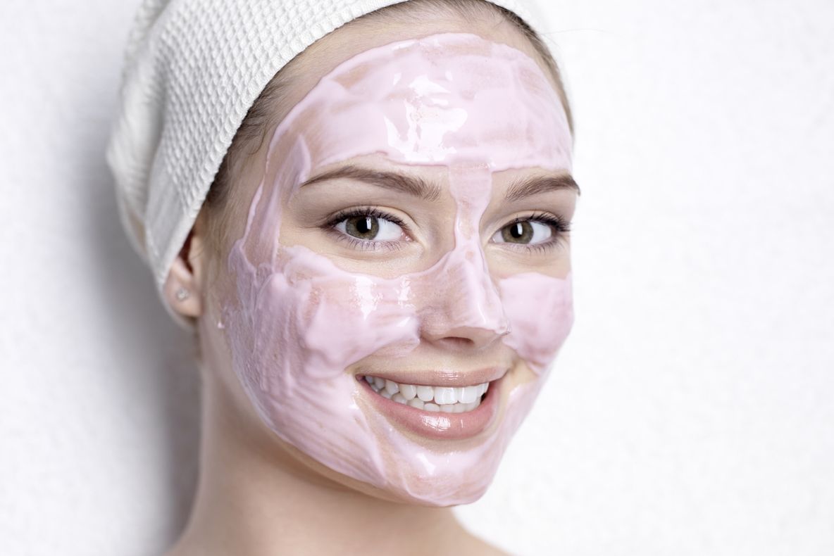 Cosmeticienii nu-ţi spun asta. Amestecul ieftin care te face să pari mai tânăr cu cinci ani