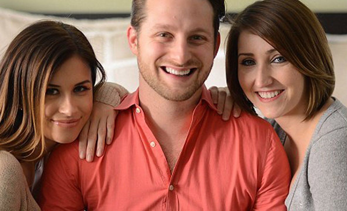 Trăia cu două femei și plănuia să se căsătorească cu amândouă. Cum a fost descoperit bărbatul