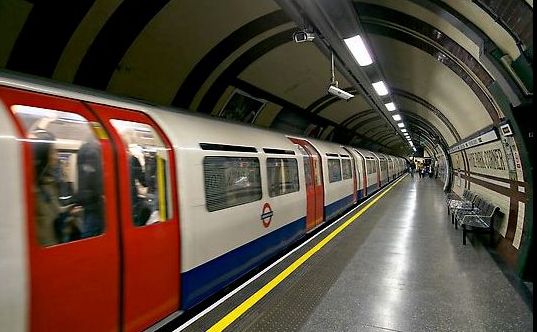 Staţie de metrou din Londra, evacuată din cauza unui presupus terorist