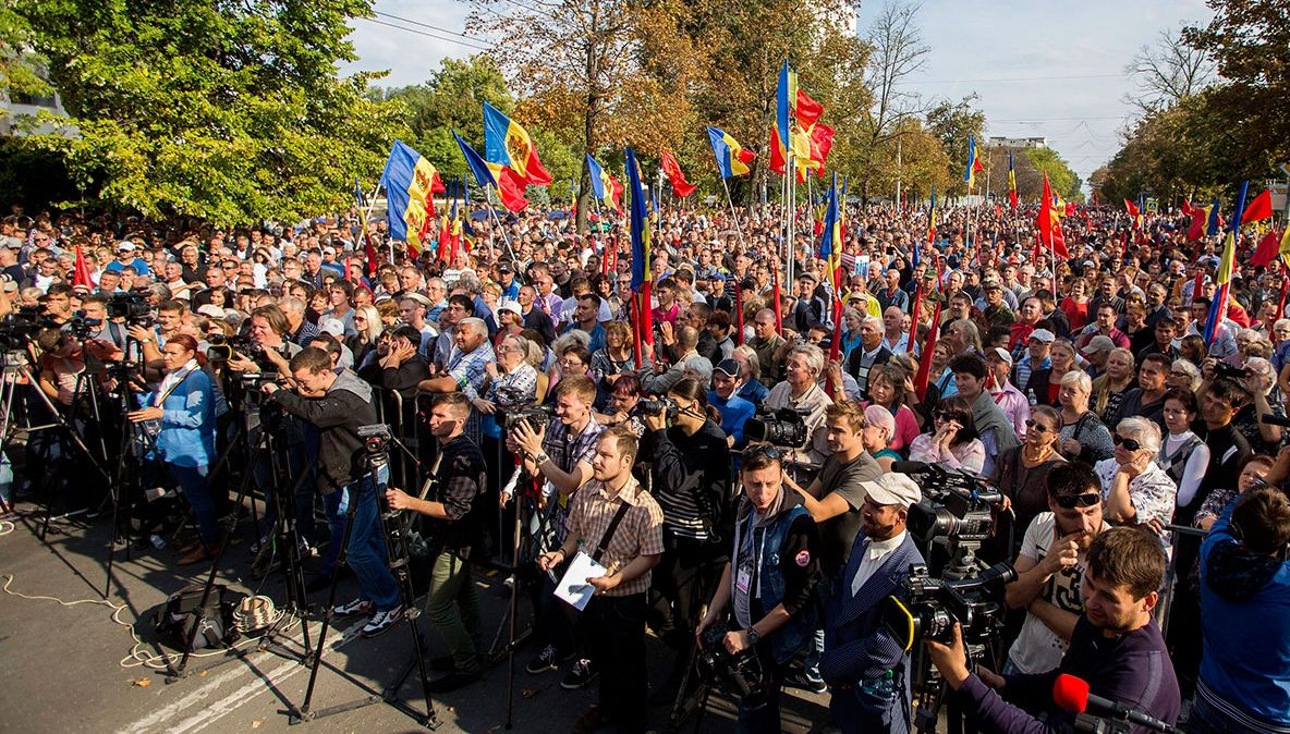 Protest masiv la Chișinău. Zeci de mii de oameni împotriva guvernului