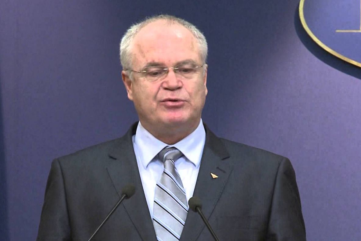 Eugen Nicolicea, vicepreşedinte UNPR: "Nimeni nu poate spune că Oprea ţine cu dinţii de funcţie"