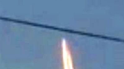 Un obiect cu formă ciudată, apărut din senin pe cer, i-a speriat pe oameni. Cum arată acesta