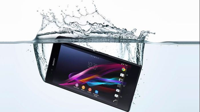 Se afla în vacanță când și-a scăpat telefonul în mare. Ce a urmat a lăsat-o fără cuvinte