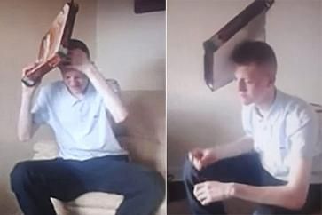 I-a lipit de cap o cutie goală de pizza, cu super glue. Acum regretă amarnic gluma făcută